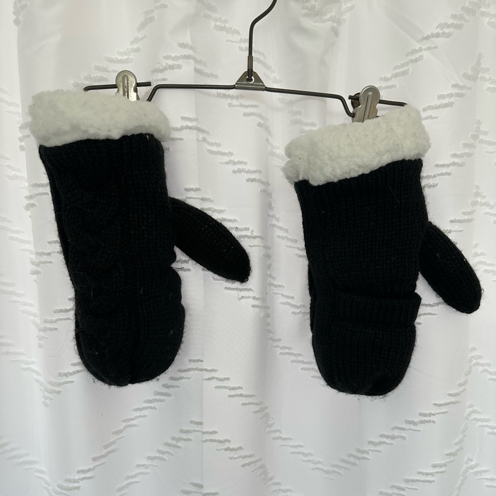 VS PINK Sherpa mittens